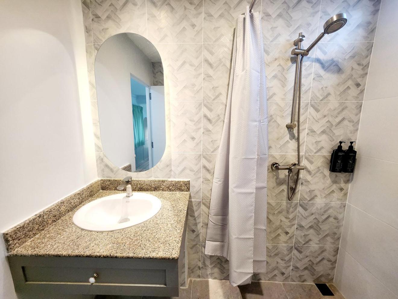Seatel Phuket, Patong Beach Экстерьер фото