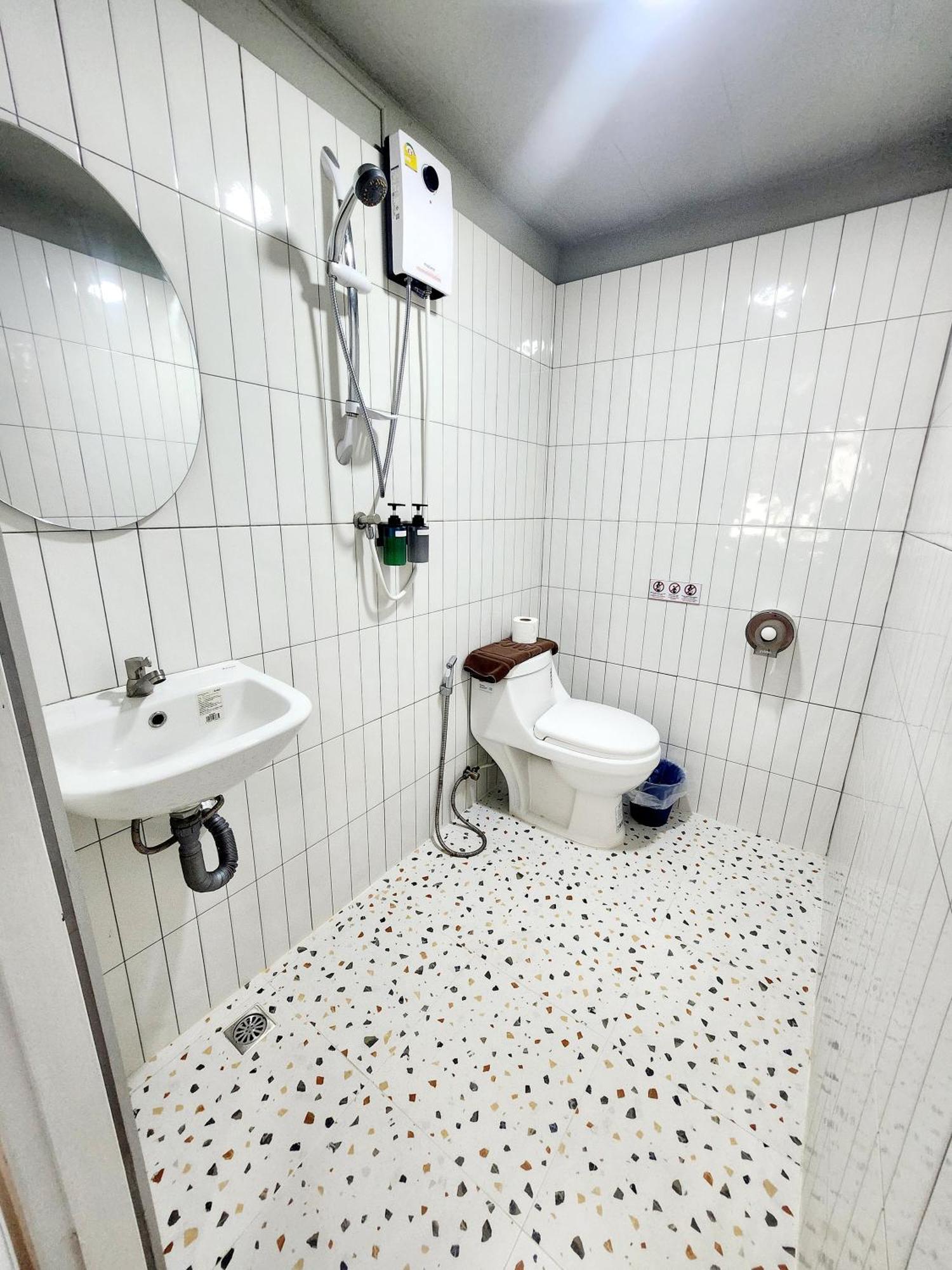 Seatel Phuket, Patong Beach Экстерьер фото