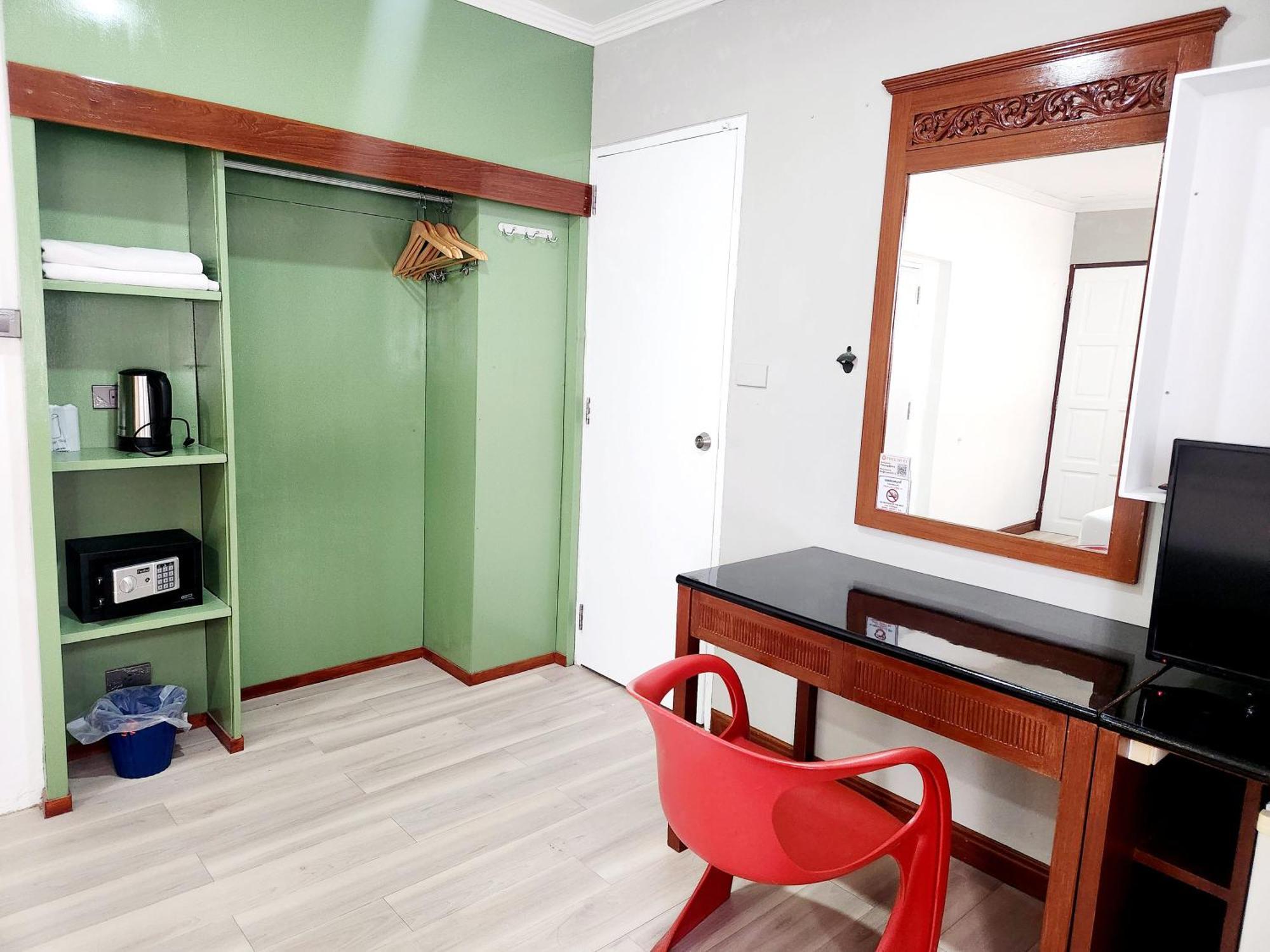 Seatel Phuket, Patong Beach Экстерьер фото