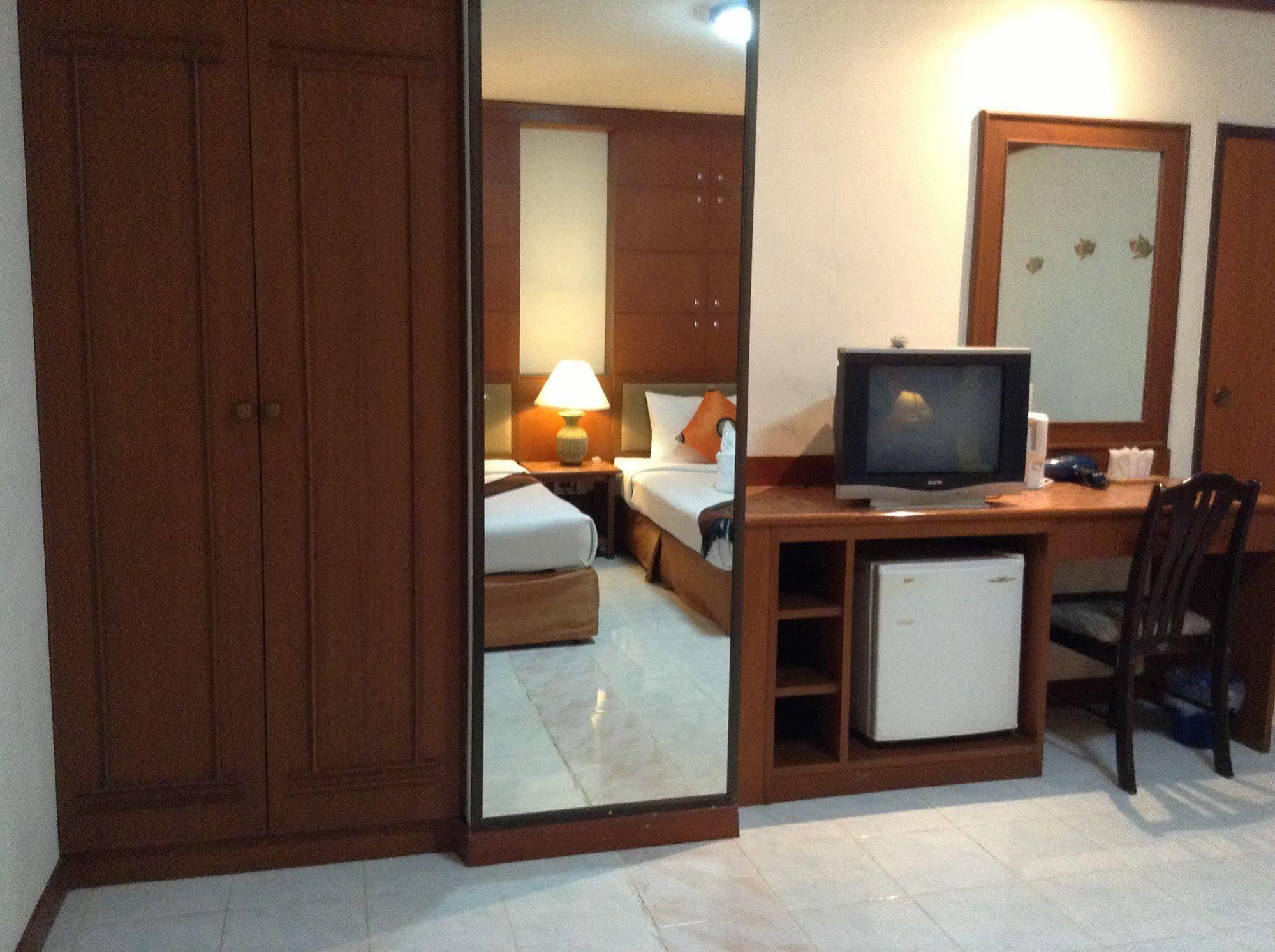 Seatel Phuket, Patong Beach Экстерьер фото