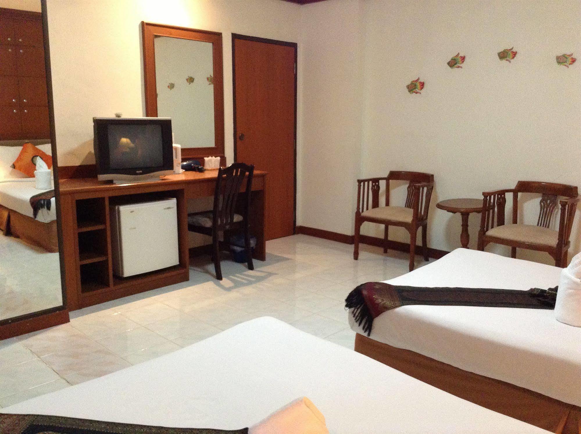 Seatel Phuket, Patong Beach Экстерьер фото